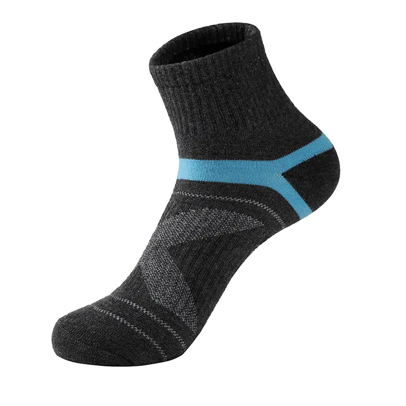 Durable Outdoor Sports Socks – Breathable Cotton Crew Socks with Reinforced Grip & Cushion
