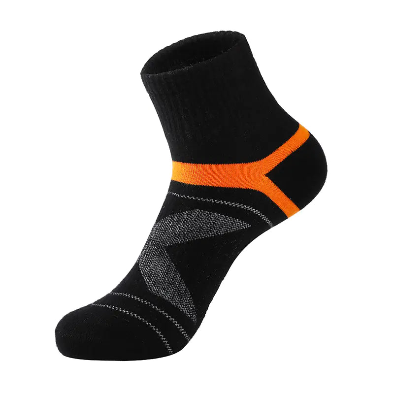 Durable Outdoor Sports Socks – Breathable Cotton Crew Socks with Reinforced Grip & Cushion