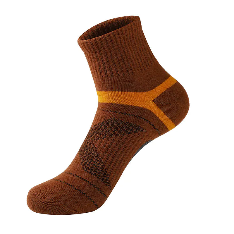 Durable Outdoor Sports Socks – Breathable Cotton Crew Socks with Reinforced Grip & Cushion