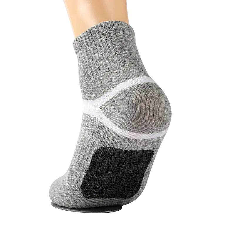 Durable Outdoor Sports Socks – Breathable Cotton Crew Socks with Reinforced Grip & Cushion
