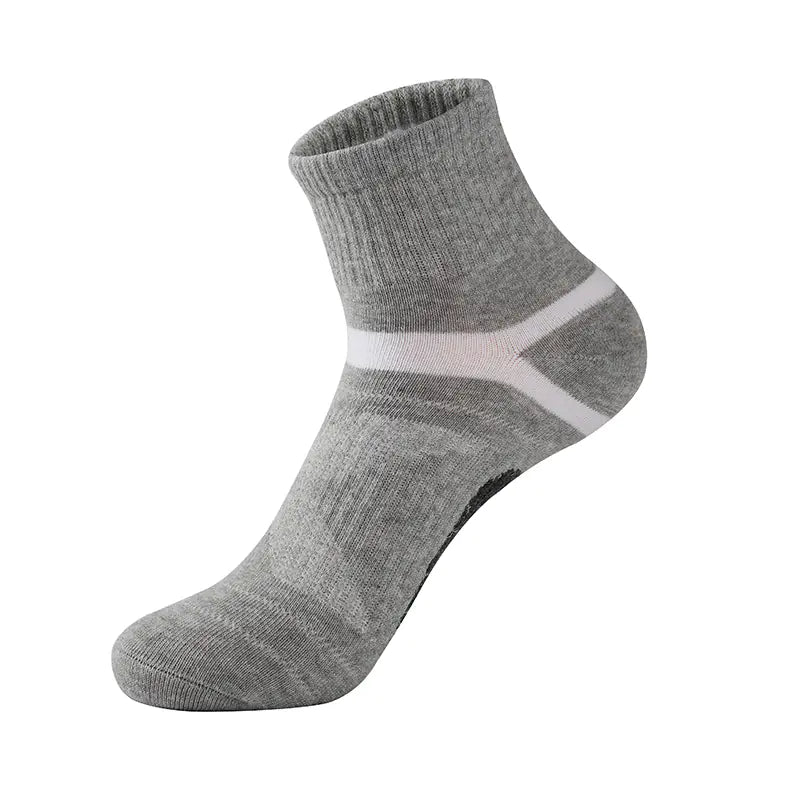Durable Outdoor Sports Socks – Breathable Cotton Crew Socks with Reinforced Grip & Cushion