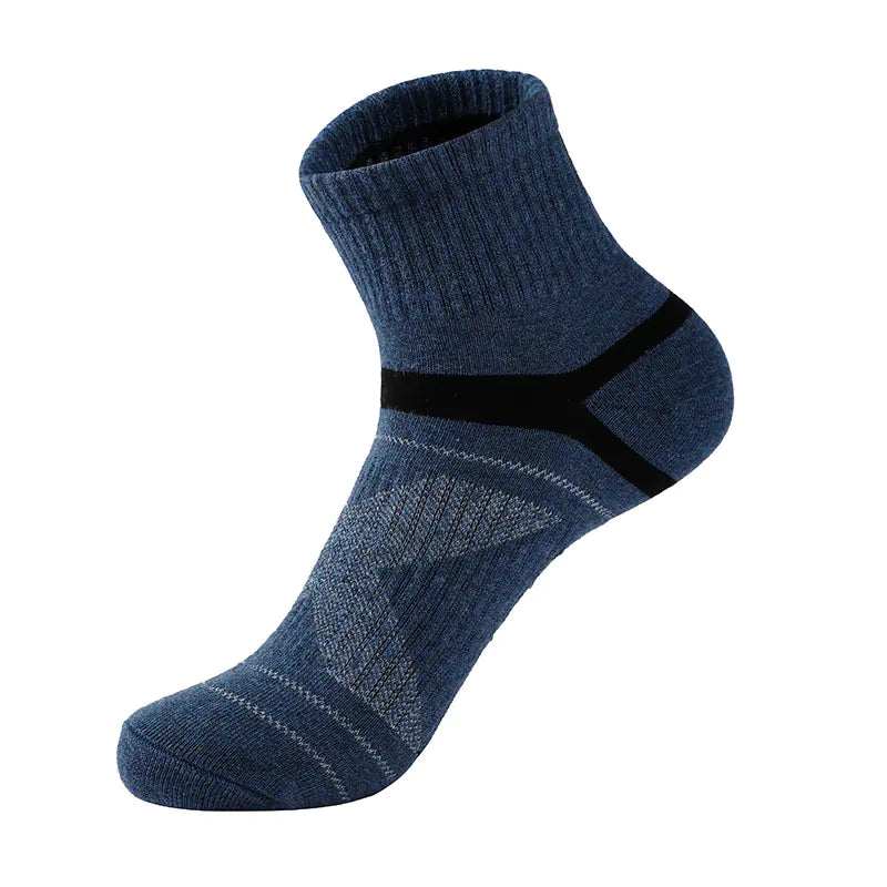Durable Outdoor Sports Socks – Breathable Cotton Crew Socks with Reinforced Grip & Cushion